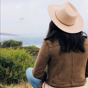 Meet your Posher, Priscilla